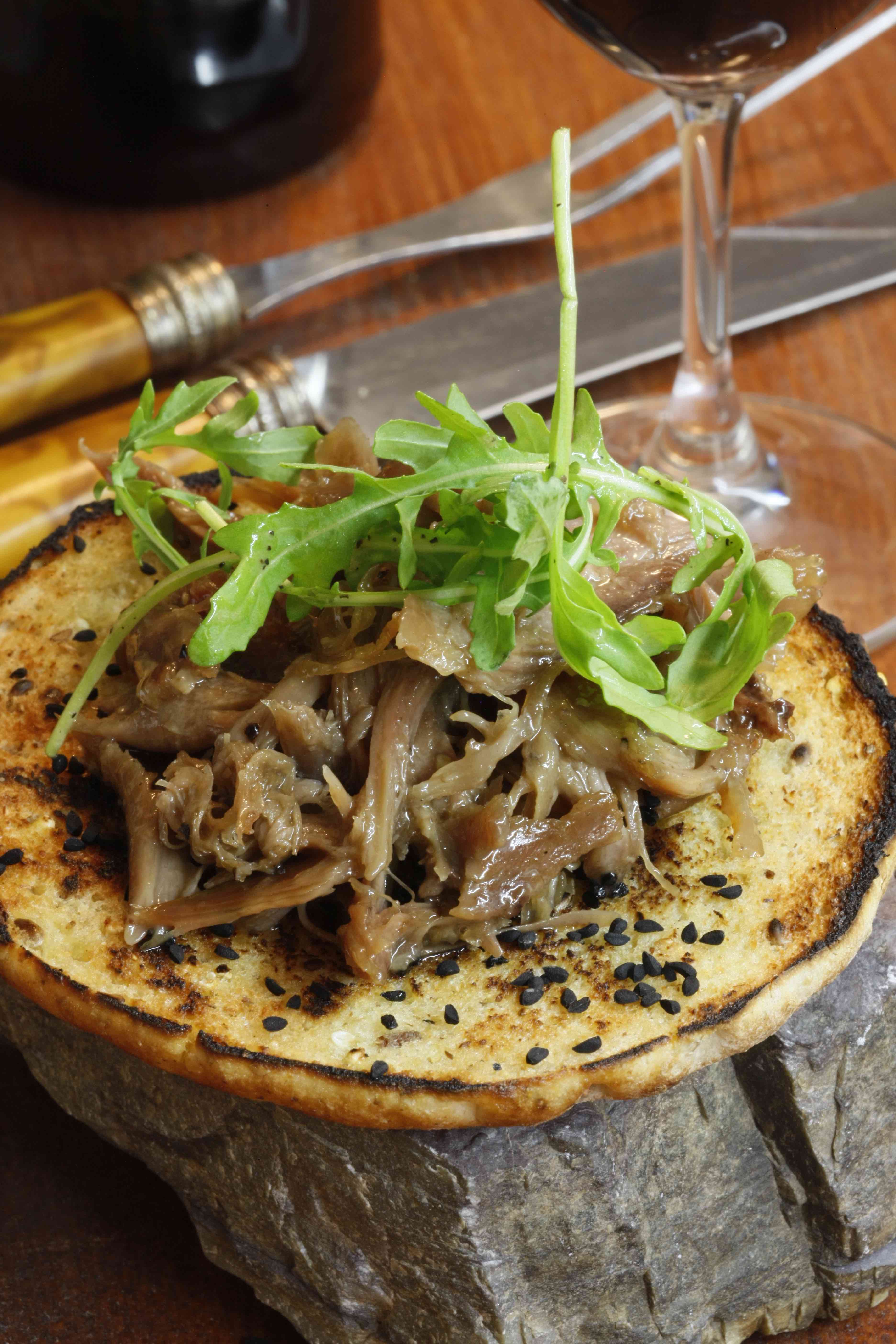 Sandwich De Canard Confit Nigelle Et Feuilles De Roquette Les